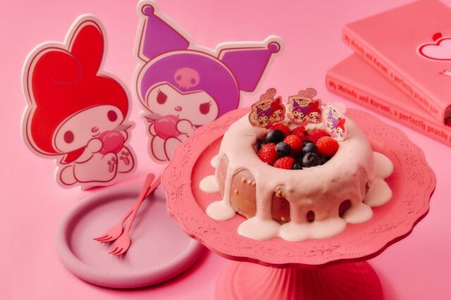 「桃のリースケーキ」＜大人 6,000円　7-12歳 3,500円　4-6歳 2,000円＞【マイメロディ＆クロミのもっと桃気分Peach Sweets Buffet】