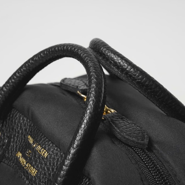 【『YOUNG&OLSEN The DRYGOODS STORE POUCH BOOK』（宝島社）】定番ハンドルデザイン