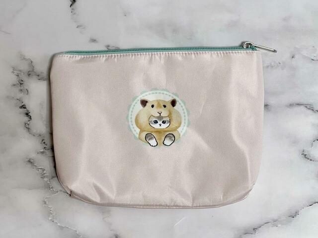 【アベイル】裏側は表側とは違うイラストが描かれています♪