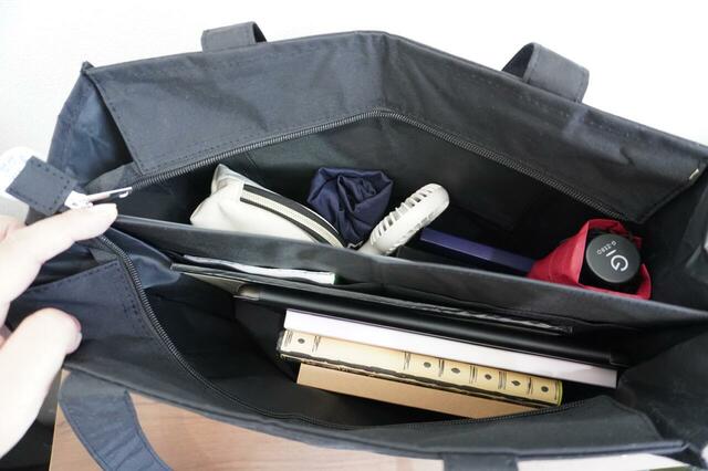 お出かけ時の必需品や書籍も入る