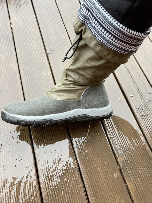 【ワークマン 防水フェストブーツ】ただ、生地が薄いので長時間の防寒を求める方はホッカイロやもこもこソックスなどの併用をおすすめします