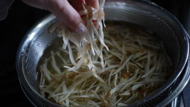 【OXO タテ型 ピーラー】皮も厚く剥けてしまうことはなく、ちょうど良い薄さです