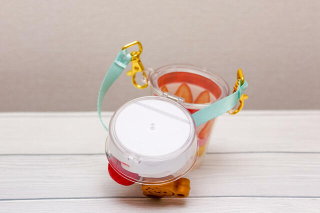 カラフルチョコレート、ミニスナックケース付き ¥1,300｜蓋が少し重いので注意