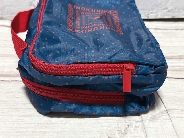 2つの収納スペース【紀ノ国屋の付録「セパレート便利ポーチ（ドット柄）」】