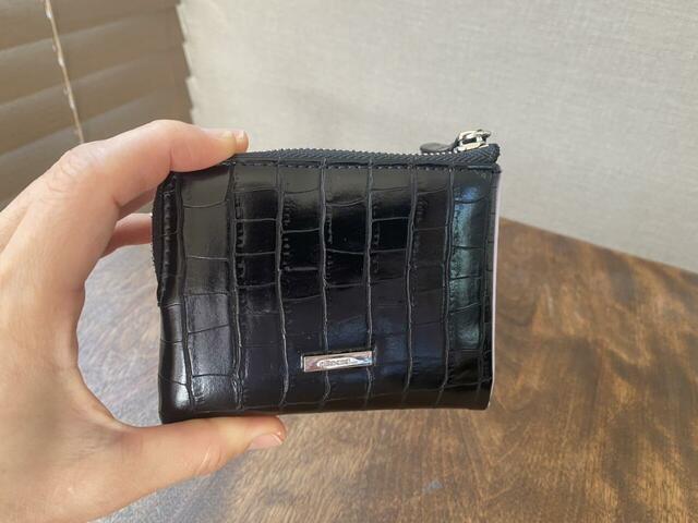 【niko and...　オリジナル二つ折りL字財布】カラーはメタリックレッド、クロコブラック、グリーン、グリーン2の4展開です