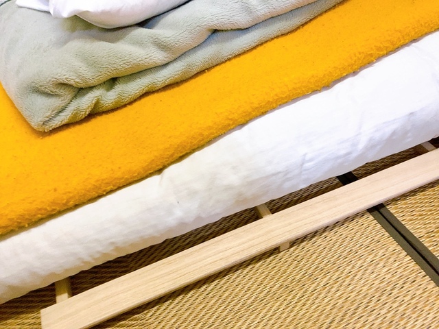 【カインズ 桐すのこ4枚貼り 2個】幅330mm×奥行750mm×高さ28mmというサイズ感