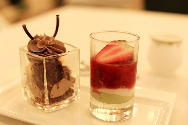 4種類のグラスデザートから2種類選べます