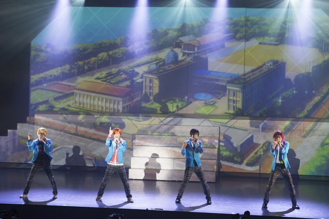 Trickstarのライブシーン。みんな汗だくになりながら全力のダンス!