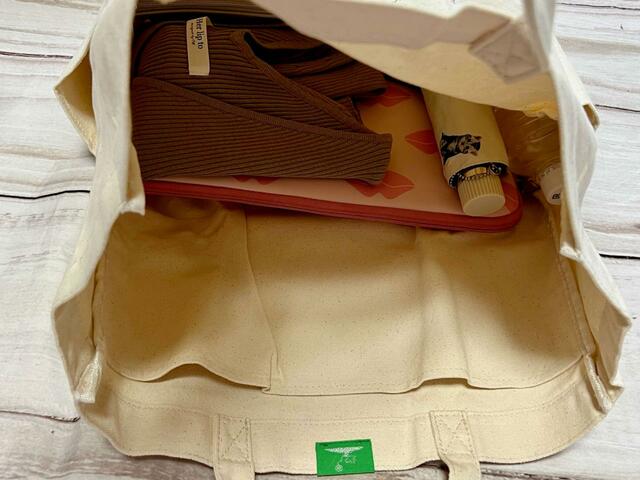 外で仕事をする際の持ち物をイン。これだけ余裕があります!【SNOOPY HOBBY TOTE BAG BOOK:スヌーピーの大容量ボックストート】