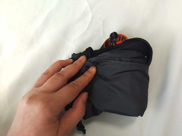 両サイドを折って、コンパクトに