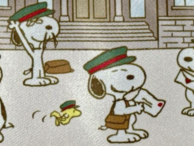 こちらはスパイクとスヌーピー。ウッドストックも郵便局員に扮しています♪