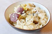 【さつまいもの冷凍保存方法】冷凍さつまいもをお米と一緒に炊飯器に入れ炊飯するだけ。さつまいもごはんが簡単に作れます
