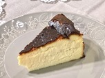 〈上原デリー〉「バスクチーズケーキ」（ 1カット　880円）