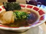 【バーミヤン　バーミヤンラーメン】シンプルなラーメンながらメンマにネギ、チャーシューに海苔とトッピングがたくさん載っているのが嬉しいですね