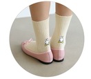 【ミッフィー×靴下屋】「ミッフィーワッフル刺繍ソックス」1,870円/かかとの上でミッフィーがちょこんと頬杖をついたようなデザイン