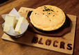 鉄板オムレツ　880円（税別）｜塊肉ビストロ BLOCKS