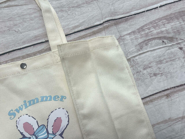 サイドにもマチ付きで収納力抜群！