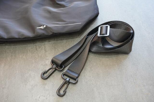 最長110cmまで伸ばせるショルダーストラップ