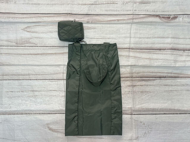 サイドから折りたたんでいきます