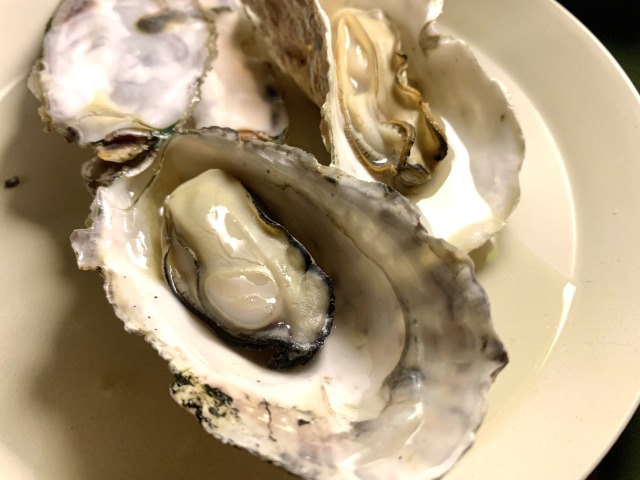 酒蒸しにした牡蠣がプリプリ！