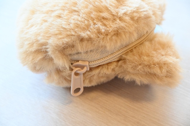 【『モンチッチ×kippis ぬいぐるみチャーム付きエコバッグ』(宝島社)】ファスナーは一か所