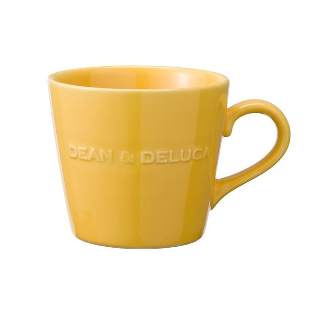 【DEAN ＆ DELUCA「モーニングマグ キャラメルイエロー」¥1,430】手になじみやすく、飲みものがたっぷり入る大ぶりのマグ