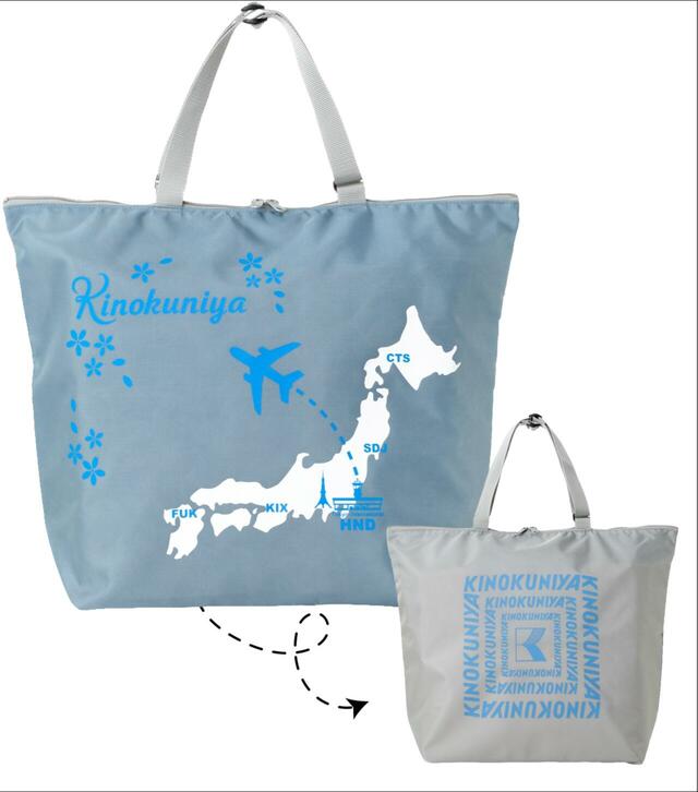 表と裏で異なるデザイン。日本地図には福岡空港(FUK)や関西国際空港(KIX)などの日本の主要空港がデザインされています【紀ノ国屋 羽田AGジップアップショルダーバッグ】