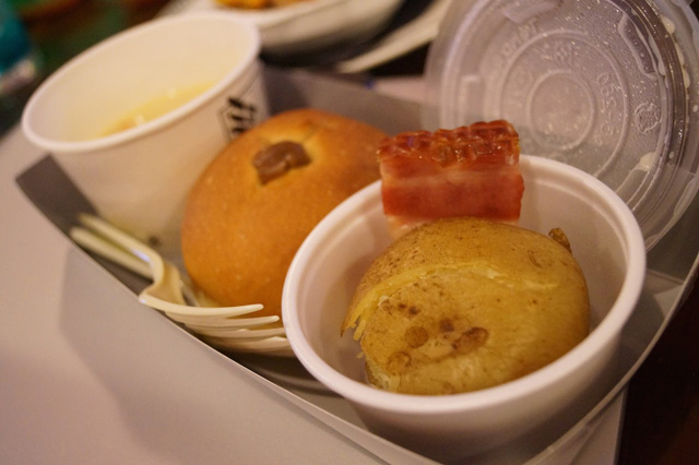 『進撃の巨人・ザ・リアル』調査兵団の遠征飯　© 諫山創・講談社/「進撃の巨人」製作委員会