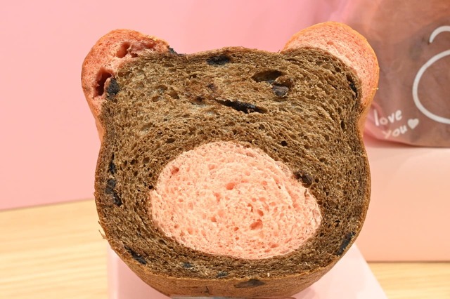 「くまくま食パン loves ハートフルベアー」正面