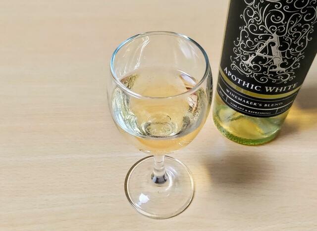 【コストコ　アポシック ホワイト ブレンド　750ml　1368円】白ブドウの果実味や、ほのかな甘さが魅力的