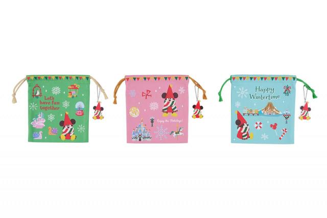 きんちゃくセット 2,200円｜サイズ：縦約17×横約16cm 3枚セット｜東京ディズニーリゾート「ディズニー・クリスマス」スペシャルグッズ｜販売店舗：東京ディズニーランド「ディズニー＆カンパニー」、東京ディズニーシー「エンポーリオ」｜発売日：2022年11月7日（月）