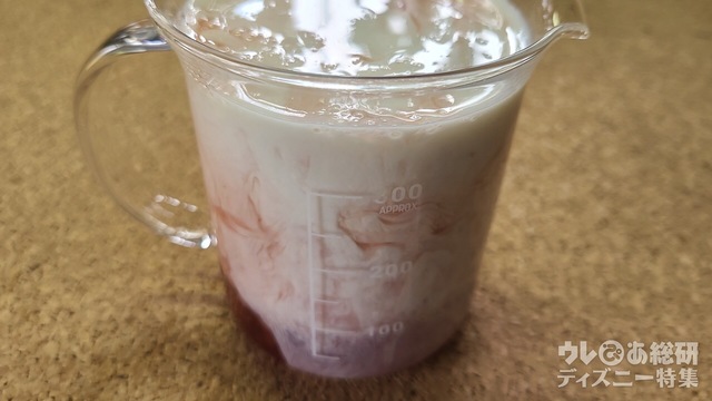 ベイマックスのビーカーマグでフルーチェ