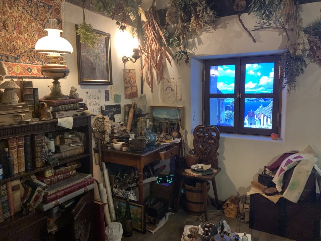 窓の外の風景は時間によって変わる