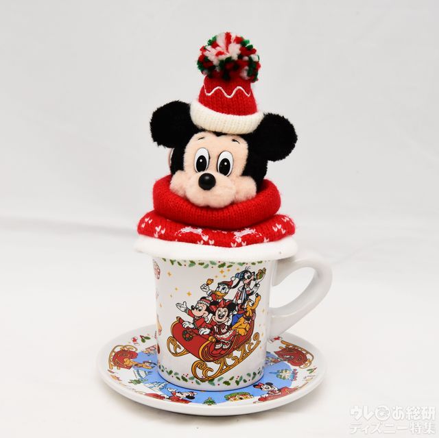 スーベニアカップにぬいぐるみバッジを入れる