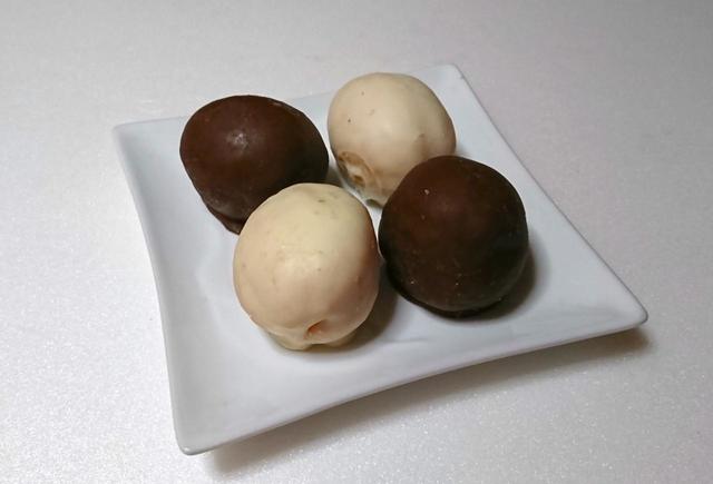 【コストコ POP DOTS(ポップドッツ) 960g 1698円】ひと口サイズの丸いドーナツ。直径は4cmほど