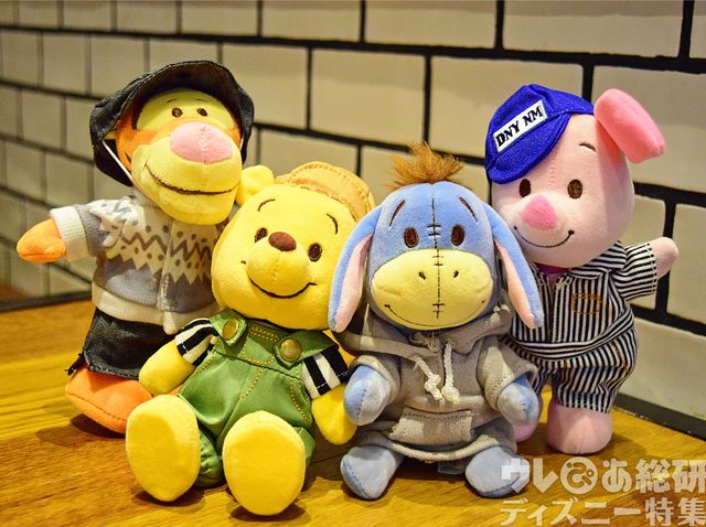 nuiMOs ぬいぐるみ専用コスチューム/ (ティガー)ニットカーディガンセット デニム ボーイ 1,296円/（プーさん）オーバーオールセット カーキ1,296円/（イーヨー）パーカーワンピース&ニット帽1,296円/（ピグレット）つなぎ&キャップ ストライプ1,080円