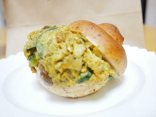 チキンサラダのミニバーガー