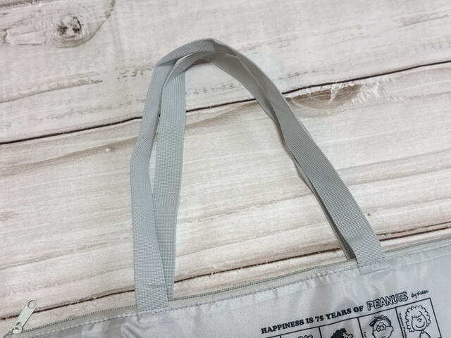 持ち手の長さは約55cm。長めの持ち手で肩がけしやすいのがうれしい♪