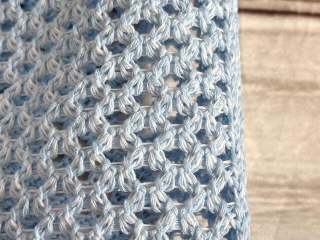 よくみるとホワイトの糸がミックスされているのがかわいい！