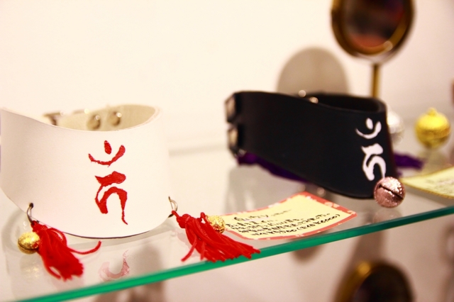 【クマ五郎 with ケイロジティクス】「くび和」シリーズを制作するクマ五郎さんと、職人が一つ一つ手作りする鈴を販売するケイロジティクスさんのコラボ。