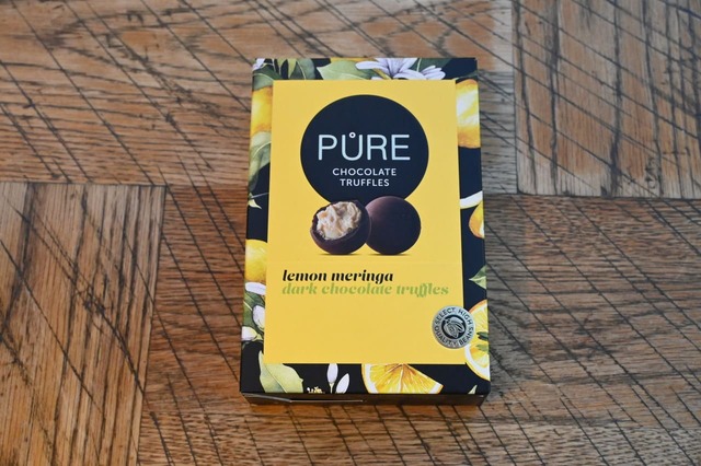 【成城石井】ピュア社 ダークチョコレートトリュフ レモンメレンゲクリーム 148ｇ／なめらかな口どけの中にカリっとした食感がアクセント！