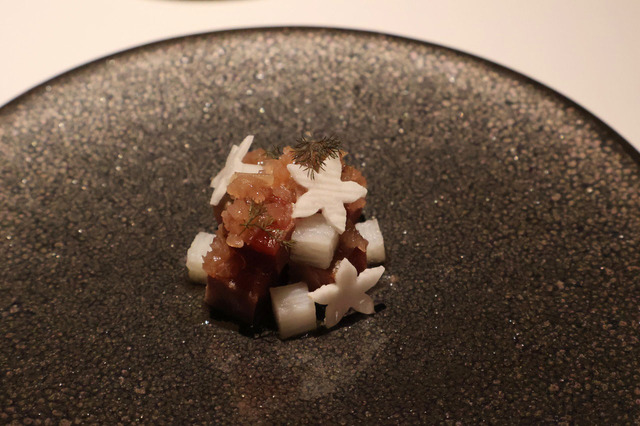 【フレンチレストラン「Sonore」】鮪メニュー。盛り付けもおしゃれ