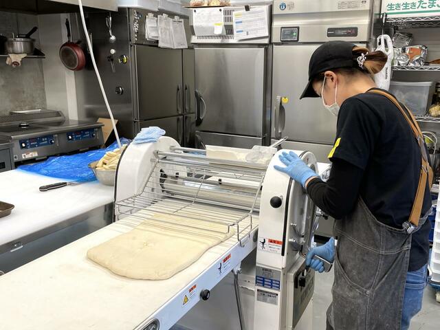 【ビースクエアード】27層に重ねたパン生地で「クロワッサン」や「エスプレッソロール」を焼く