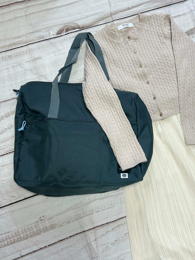 クリーンなスカートスタイルに合わせても◎