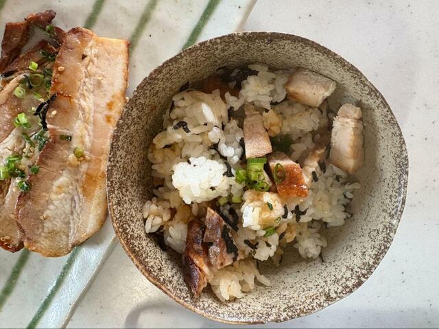 【ロピア やわらか焼豚めし】リメイク例：一口サイズに切って食べやすく♪