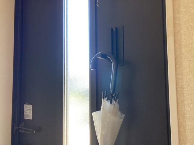 【山崎実業 折りたたみマグネットハンガー】傘も2〜3本引っかけておけます