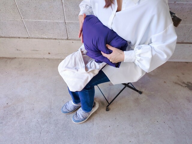 【ワークマン レディースディアテックスマルチウォームポンチョ】フリースポケットに入れ込みます