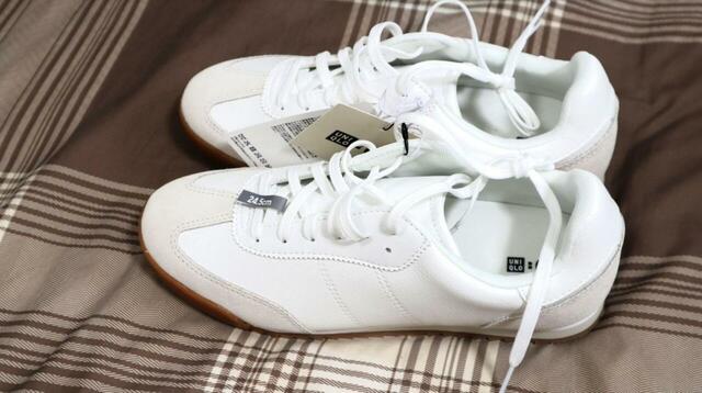 【ユニクロC スウェードコンビネーションスニーカー】カラーはブラックとオフホワイトの2色展開です