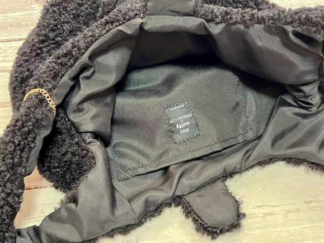 内側はポリエステル生地の裏地付き