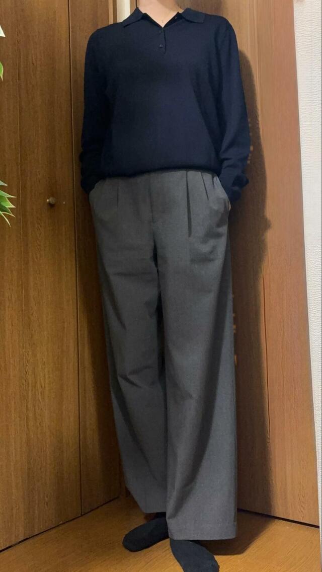 【ユニクロ　メリノポロセーター】センタープレスパンツと組み合わせたコーディネート。一枚でおしゃれに決まります♪